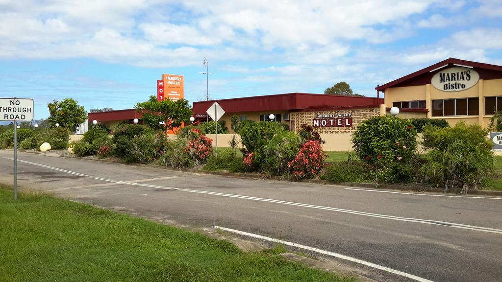 Herbert Valley Motel Ingham Exterior photo