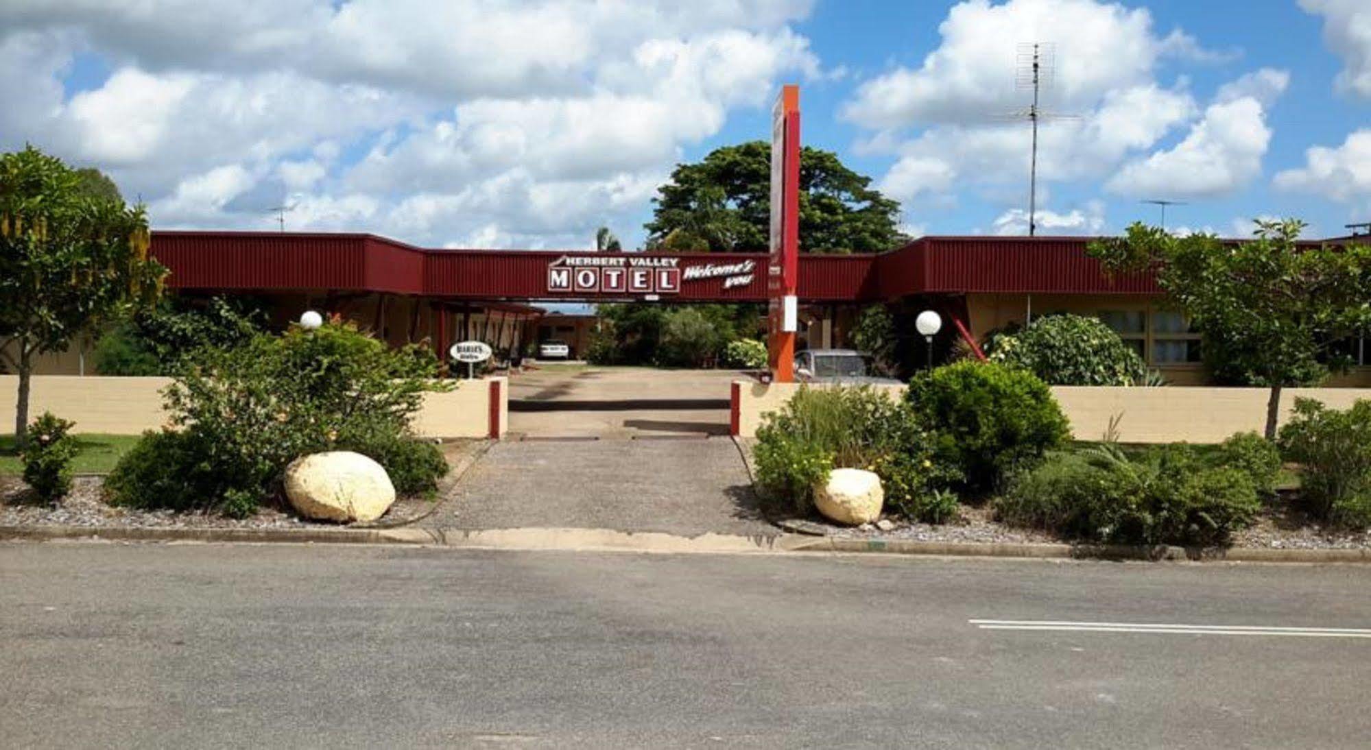 Herbert Valley Motel Ingham Exterior photo